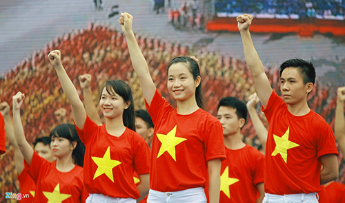Áo cờ đỏ sao vàng truyền thống được sử dụng nhiều trong sự kiện văn hóa
