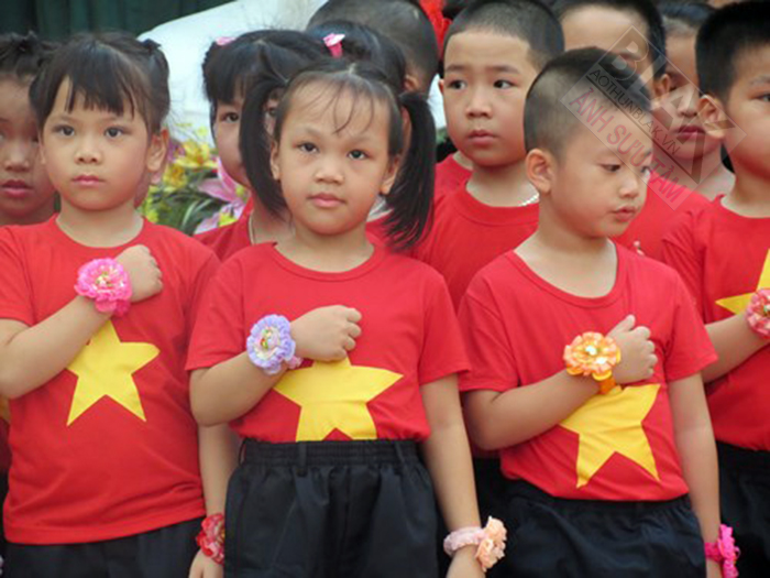 áo cờ đỏ sao vàng cho trẻ em