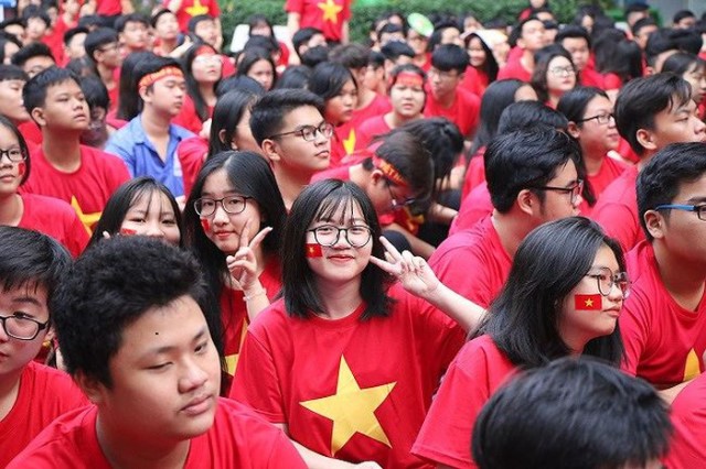 Áo cờ đỏ sao vàng trường THPT Nguyễn Du - Hình 3