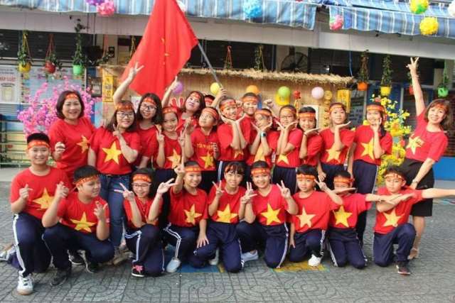 Áo cờ đỏ sao vàng trường tiểu học Nguyễn Thị Minh Khai - Hình 4