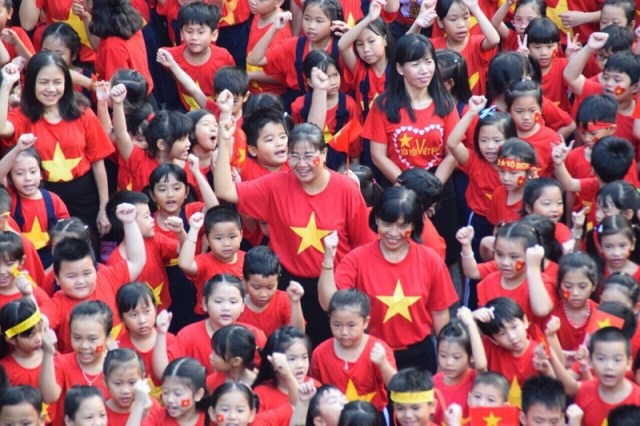 áo cờ đỏ sao vàng trường tiểu học Nguyễn Văn Trỗi - Hình 1