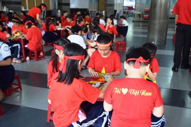 áo cờ đỏ sao vàng trường tiểu học Nguyễn Văn Trỗi - Hình 2