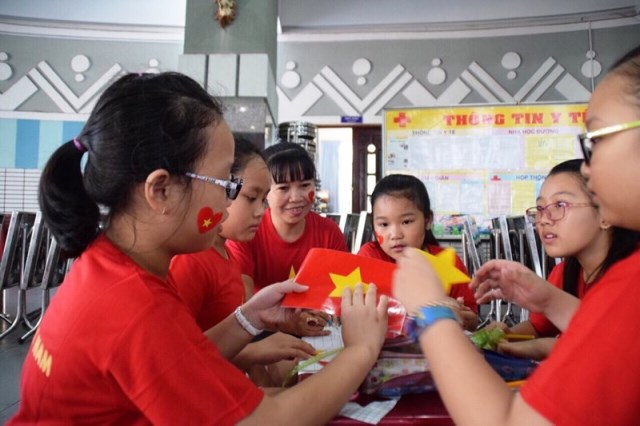 áo cờ đỏ sao vàng trường tiểu học Nguyễn Văn Trỗi - Hình 3