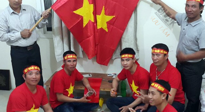  Công nhân tại Quata mặc áo cờ đỏ Việt Nam