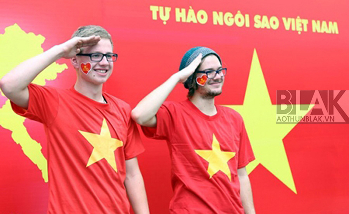 Áo cờ Việt Nam đẹp cho khách du lịch