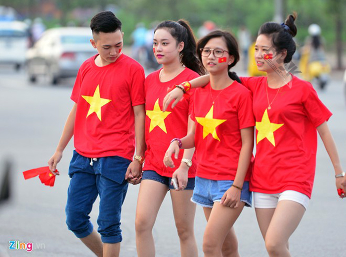 Không phải chiếc áo thun lá cờ Việt Nam được bày bán đều đẹp đâu nhé