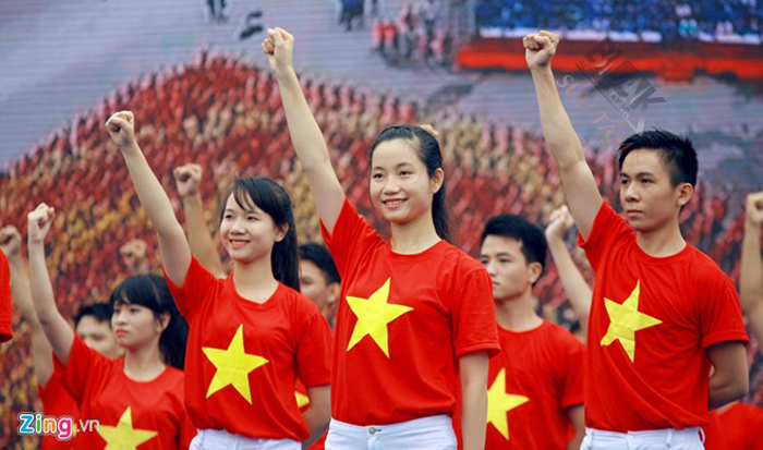 Mặc áo cờ Việt Nam – Kết nối triệu trái tim Việt Nam