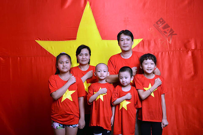 Nên mua áo in cờ Việt Nam có chất vải đẹp