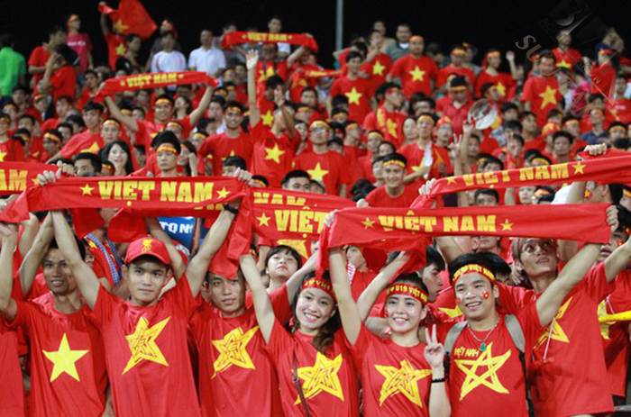 Áo lá cờ Việt Nam cho giới trẻ