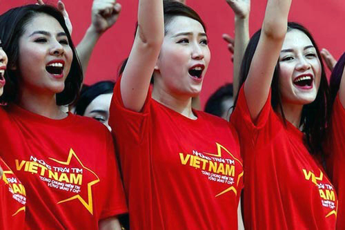 Áo cờ đỏ sao vàng những trái tim Việt Nam