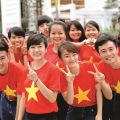 Áo cờ đỏ sao vàng CLB tiếng anh trường tiểu học Quang Sơn