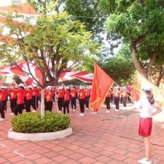 Áo cờ đỏ sao vàng trường THCS Lê Hồng Phong