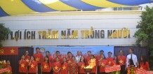 Áo cờ đỏ sao vàng xuất hiện tại lễ khai giảng trường THPT Bùi Thị Xuân