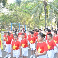 Áo cờ đỏ sao vàng trường Tiểu học Nguyễn Bỉnh Khiêm