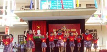 Áo cờ đỏ sao vàng trường tiểu học Thị Trấn Cẩm Xuyên