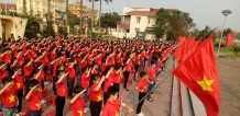 Áo cờ đỏ sao vàng trường tiểu học Thị Trấn Thạch Hà