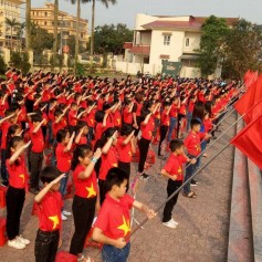 Áo cờ đỏ sao vàng trường tiểu học Thị Trấn Thạch Hà