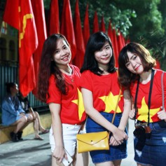 Áo cờ Việt Nam giá rẻ cho người Việt