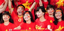 Áo cổ vũ bóng đá Việt Nam có những kiểu phổ biến nào?