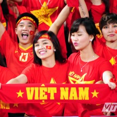 Áo cổ vũ bóng đá Việt Nam có những kiểu phổ biến nào?