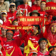 Áo thun cờ đỏ sao vàng – kết nối mọi người dân nước Việt