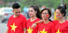 Bạn có biết áo cờ Việt Nam bán ở đâu?