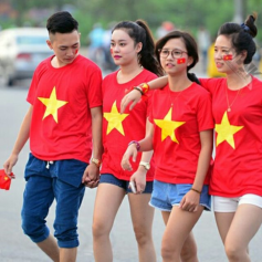 Bạn có biết áo cờ Việt Nam bán ở đâu?