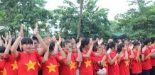 Bạn có biết tại sao áo lá cờ Việt Nam lại có ý nghĩa quan trọng?
