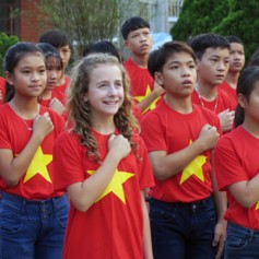 Hướng dẫn đặt áo cờ Việt Nam giá rẻ nhất