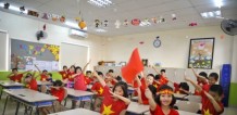 Nhảy flashmob áo cờ đỏ sao vàng trường Tiểu học - THCS FPT