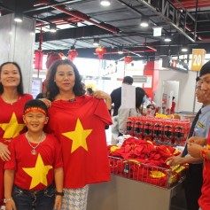 Nhu cầu mua áo cờ đỏ sao vàng tại Nha Trang tăng đột biến dịp Seagame