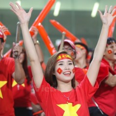 Tại TP HCM nên mua áo cờ Việt Nam ở đâu?